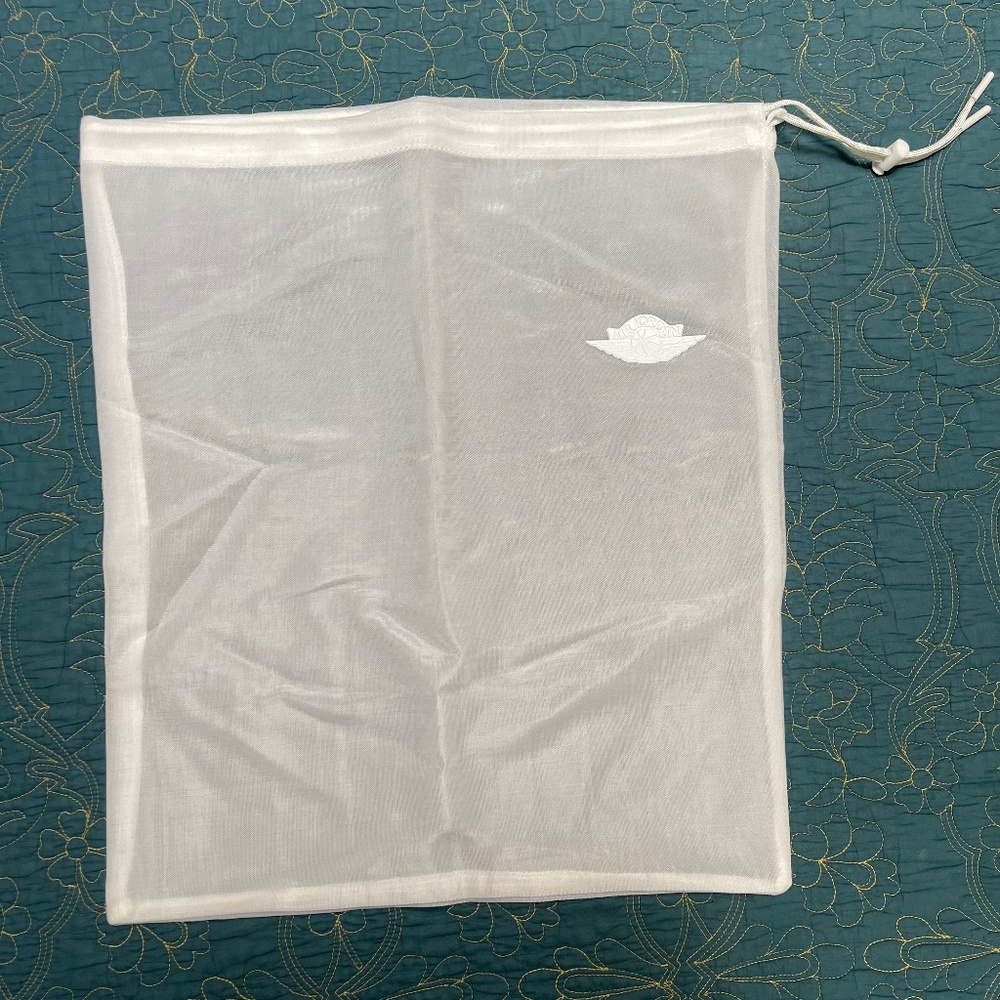 Nike Air Jordan White Fine Mesh Drawstring Tote Shoe Bag